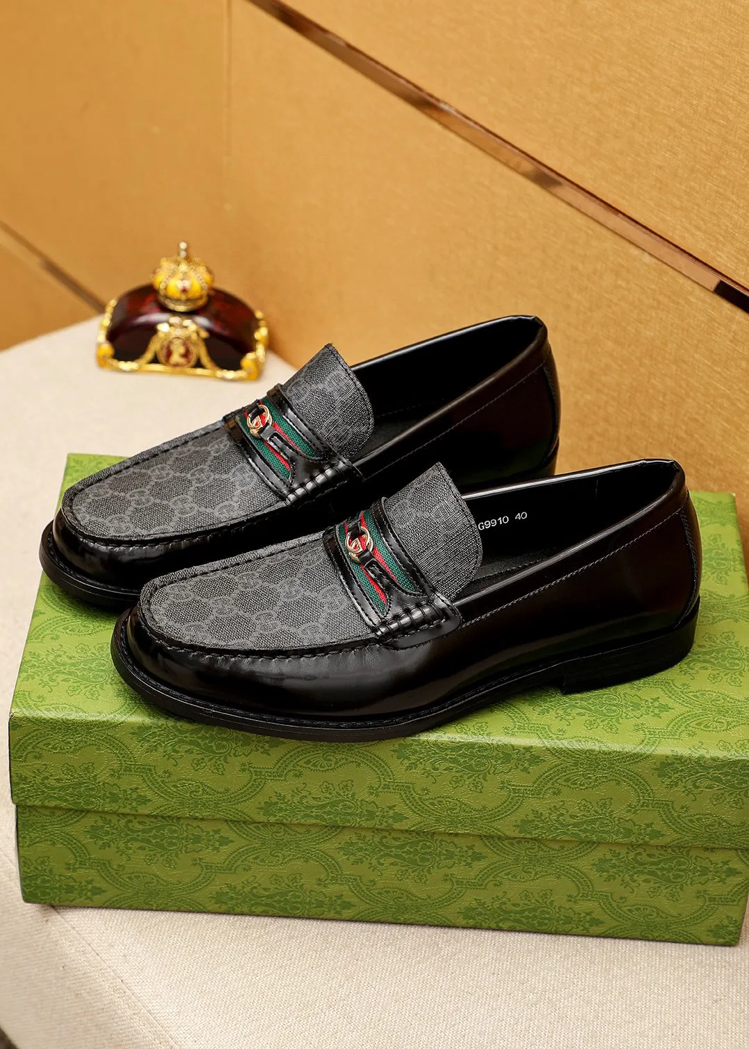 Men's shoes 💰460 💐 Product trademark: GUCCI "Gucci" casual leather shoes Regular size: 38-44 (45🉑️customized) Product materials: Selected imported first-layer open-edge beaded cowhide leather upper + luxury hardware buckle, imported water-dyed cowhide leather lining. Strong three-dimensional visual effect, original combination outsole Color: 2⃣️colors available